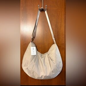 New GAIAM pleated Shoulder Bag